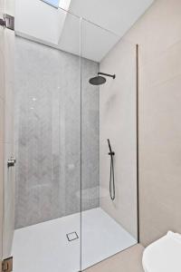 Iluka on the Avenue- 3 bedroom, 2 bathroom. Brand new. 150m walk to shops