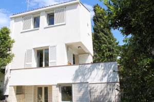 Apartments PineWood Villa - 4hvězdičkové hotely ve městě Krk