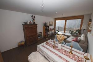 Cosy, stylish new flat with spa and gym & shuttle to ski lifts