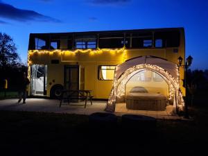 Maisons de vacances The Big Yellow Bus : photos des chambres