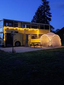 Maisons de vacances The Big Yellow Bus : photos des chambres