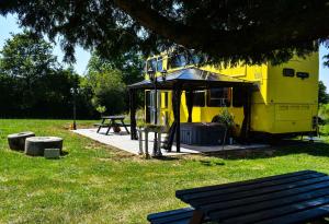 Maisons de vacances The Big Yellow Bus : photos des chambres