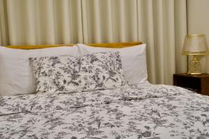 The Amyzing Suite-2BR Condotel Goshen Land Towers, Central Baguio