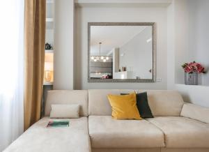Two-Bedroom Apartment - Galleria del Corso 4