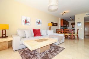 Malibu B3 Luxury 2BR by Rafleys, Paronamic Sea views