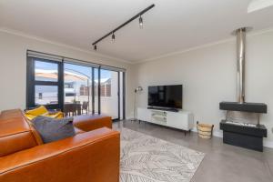 Modern Loadshedding Free Apartment in Azure 22 by HMH