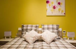 Splendid Seaside Retreat on Spinola Bay