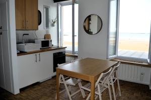 Appartements A l-est - Studio vue mer sur la digue : photos des chambres