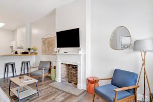 Stars on State in the Heart of Downtown