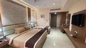 HOTEL VAHINI GRAND