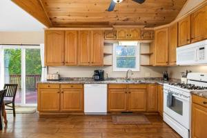 Hot Tub - Fire Pit - Pool Table - Pet Friendly - Good Times