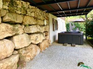 Maisons de vacances Piscine et Jacuzzi en Pleine Nature a 5 minutes de Sarlat : photos des chambres