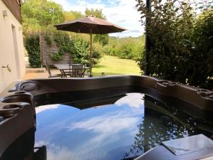 Maisons de vacances Piscine et Jacuzzi en Pleine Nature a 5 minutes de Sarlat : photos des chambres