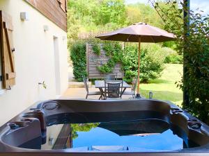 Maisons de vacances Piscine et Jacuzzi en Pleine Nature a 5 minutes de Sarlat : photos des chambres