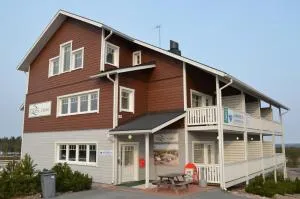 雷玛乡村中心酒店 - 伊卡利宁