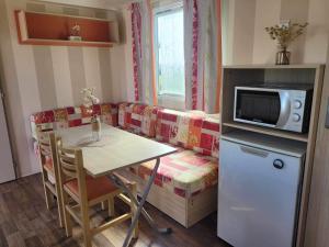 Campings Location Mobil home 4/6 personnes camping avec piscine 1,5km de la plage Saint-Pair-sur-Mer en Basse Normandie (Sud manche) 35km du Mont saint-Michel : photos des chambres