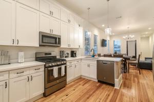 Cottage with 3 Bedrooms near St. Charles with a Pool