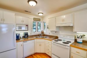 Zion Mountain Guest House with Canyon Vistas!