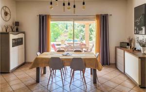 Maisons de vacances Nice Home In Saint-paul-et-valmalle With Outdoor Swimming Pool, Wifi And 3 Bedrooms : photos des chambres