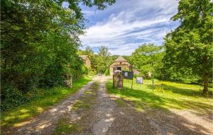 Maisons de vacances Nice Home In Mirandol Bourgnounac With Outdoor Swimming Pool And 1 Bedrooms : photos des chambres