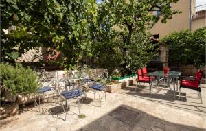 Beautiful Apartment In Zadar With Outdoor Swimming Pool, Wifi And 2 Bedrooms