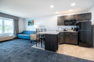 Deluxe King Suite room in Independence Stay Hotel and Long term suites