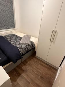 Lovely Hillingdon Family Holiday Home - 6 bedrooms