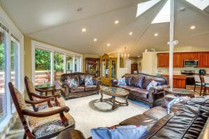 Charming Poulsbo Retreat Hood Canal Views!