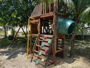 Casa con alberca y jardín en Cancún