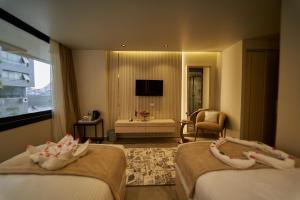 Golds Pyramids Hotel