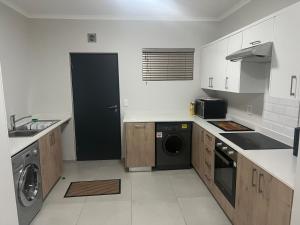 Fun modern two bed apartment in fourways