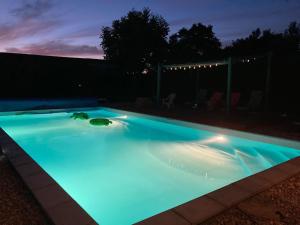 Maisons de vacances Gite ferme equestre avec piscine : photos des chambres