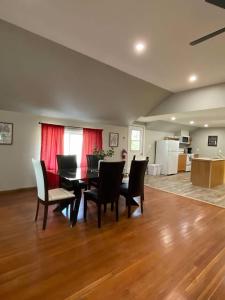 ENTIRE 2-BEDROOM TOWNHOUSE ON a RUSTIC FARM - C