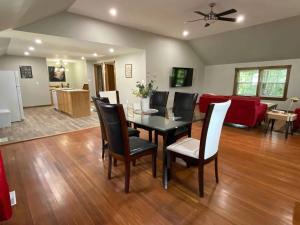 ENTIRE 2-BEDROOM TOWNHOUSE ON a RUSTIC FARM - C