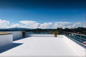 Apartamentos View, calle del Malecón frente al lago
