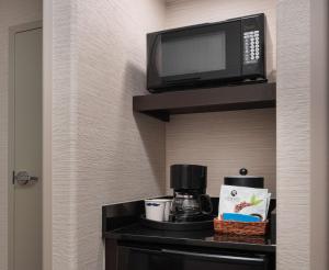 King Room - Mobility Access/Non-Smoking room in Hampton Inn Loveland