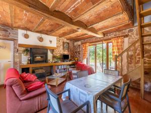 Maisons de vacances Stone country house in Rouy with private pool : photos des chambres