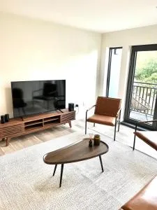 Luxury Furnished Apartment in Heart of Quincy - 昆西