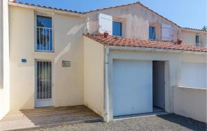 Maisons de vacances Stunning Home In Les Sables Dolonne With Wifi And 3 Bedrooms : photos des chambres