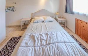 Maisons de vacances Stunning Home In Les Sables Dolonne With Wifi And 3 Bedrooms : photos des chambres