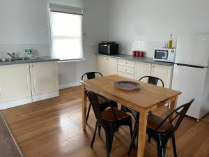 Giants Table and Cottages