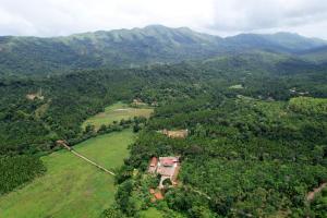 Kotibetta Homestay - Mountains View, River & Trek