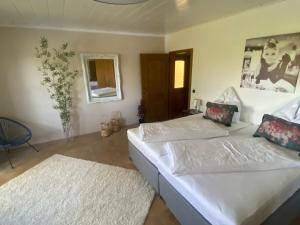 Idyllische Ferienwohnungen in Mossendorf Blick zur Naab