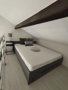 Studio jardin Piscine climatisatisation accès plage