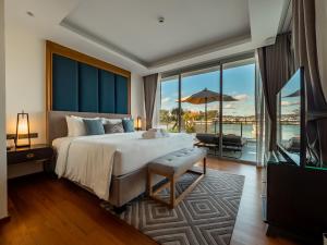 ANGSANA Beachfront Residences apartment with pool in Laguna Phuket