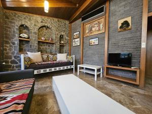 Liku Living Flat 1