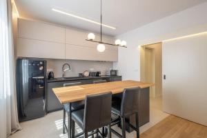 Top-Notch location, an Exceptionally Stylish flat