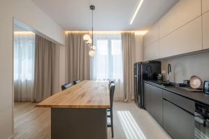 Top-Notch location, an Exceptionally Stylish flat