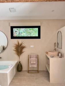 Le Clos des Délices - Love Room - Chambre avec spa, terrasse et parking privatif