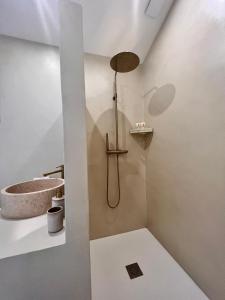 Le Clos des Délices - Love Room - Chambre avec spa, terrasse et parking privatif